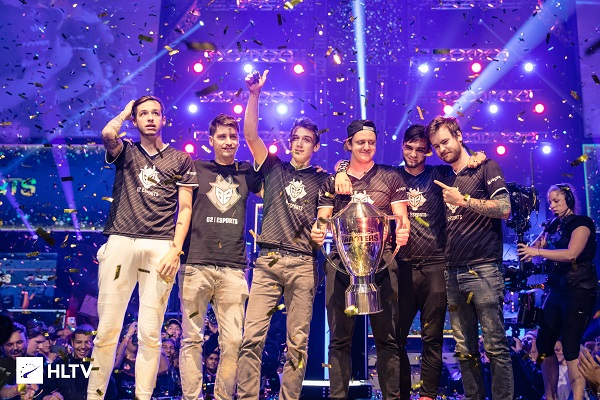 球和正手进 球和正手进